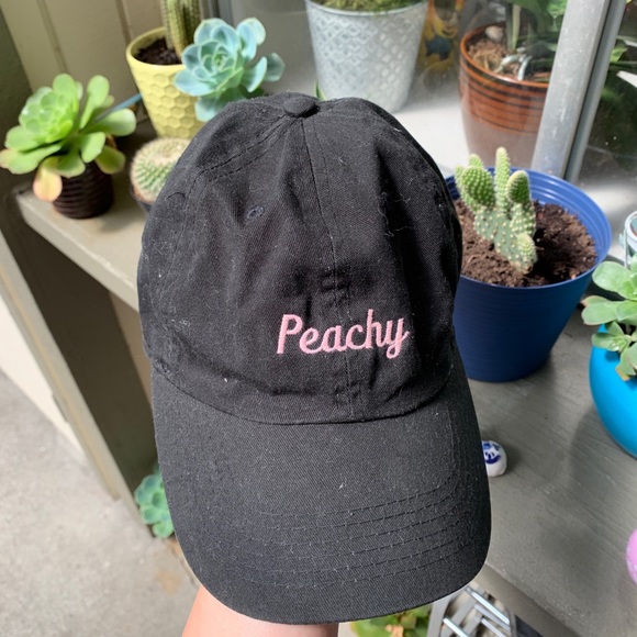 Brandy Melville Accessories - Brandy Melville “Peachy” Hat